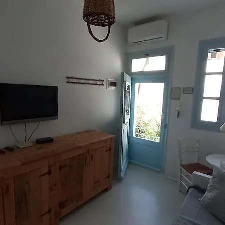 Holiday home Maisonnette De Charme By Apartmentsparos Com